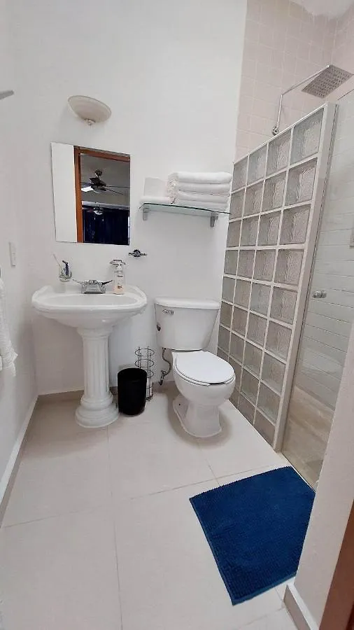 Habitaciones Privadas Y Centricas Con Alberca. Cancun Homestay