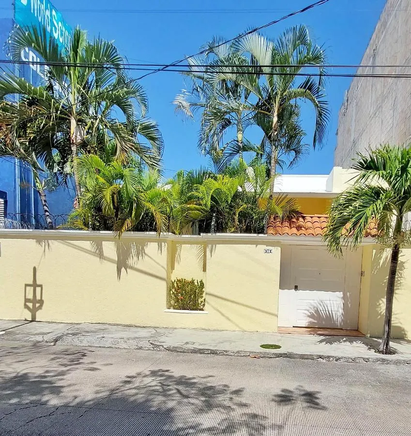 Habitaciones Privadas Y Centricas Con Alberca. Κανκούν Δωμάτια σε οικογενειακή κατοικία